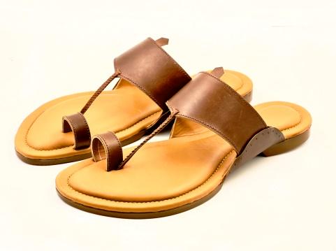 KOLHAPURI CHAPPAL: STRAP COLOUR -COFFEE BROWN | FOOTBED COLOUR - BEIGE