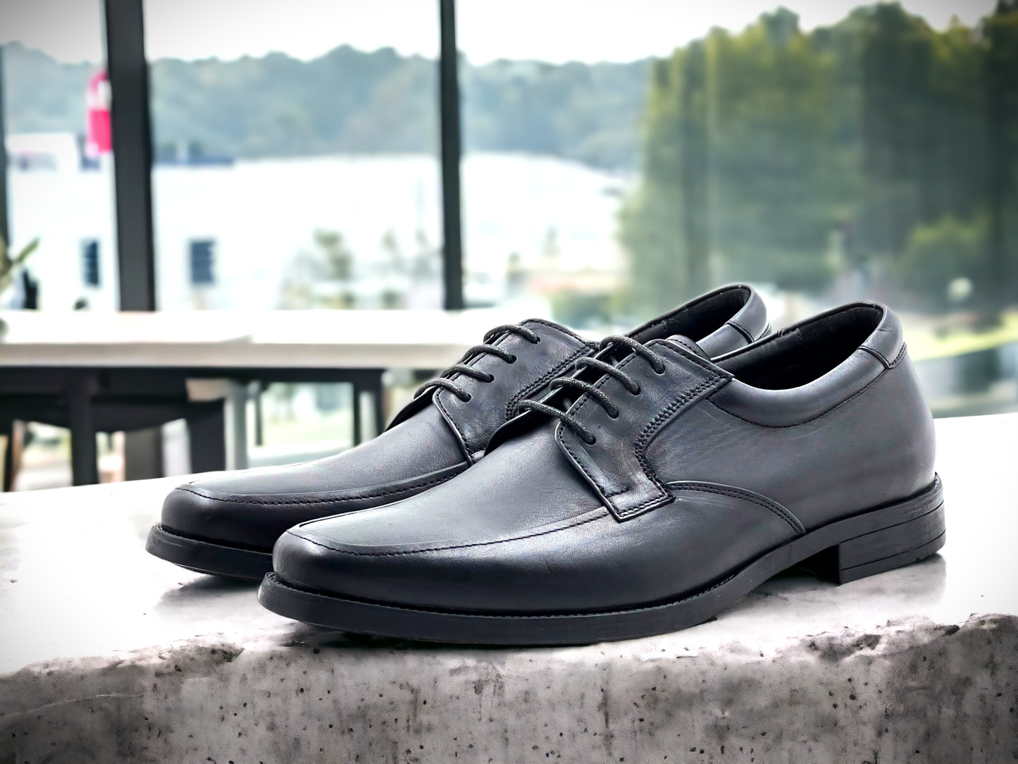 Men’s Black Leather Lace-Up Derby Shoes